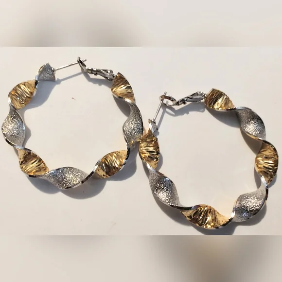 Silver & Gold Tone Earring Lot Of Four Pairs Hoops Dangle Starfish Handmade (4) - Picture 4 of 5